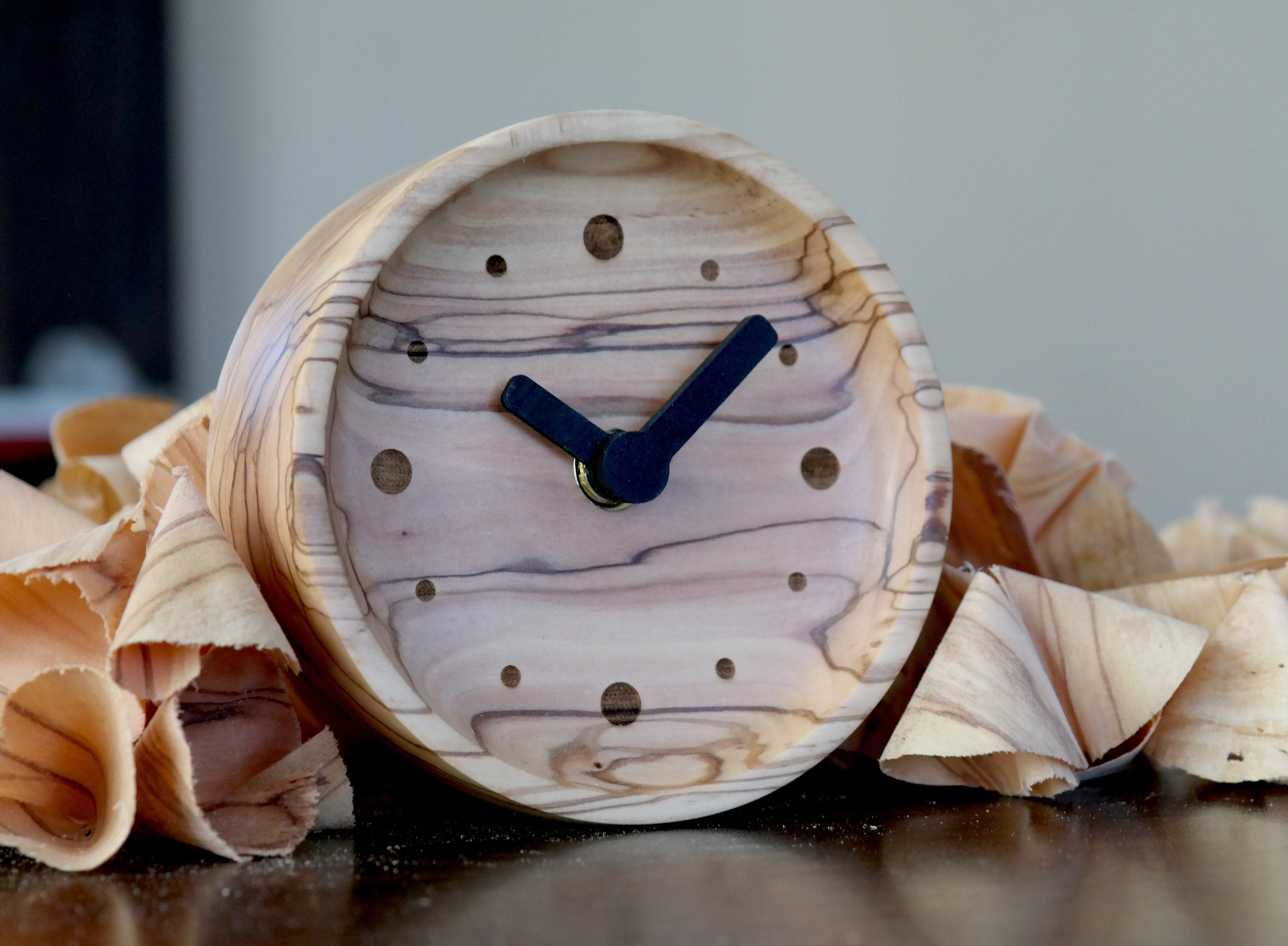 oğal Zeytin Ağacı Masa Saati - El Yapımı & Sessiz Mekanizma - Minimalist Ahşap Dekor