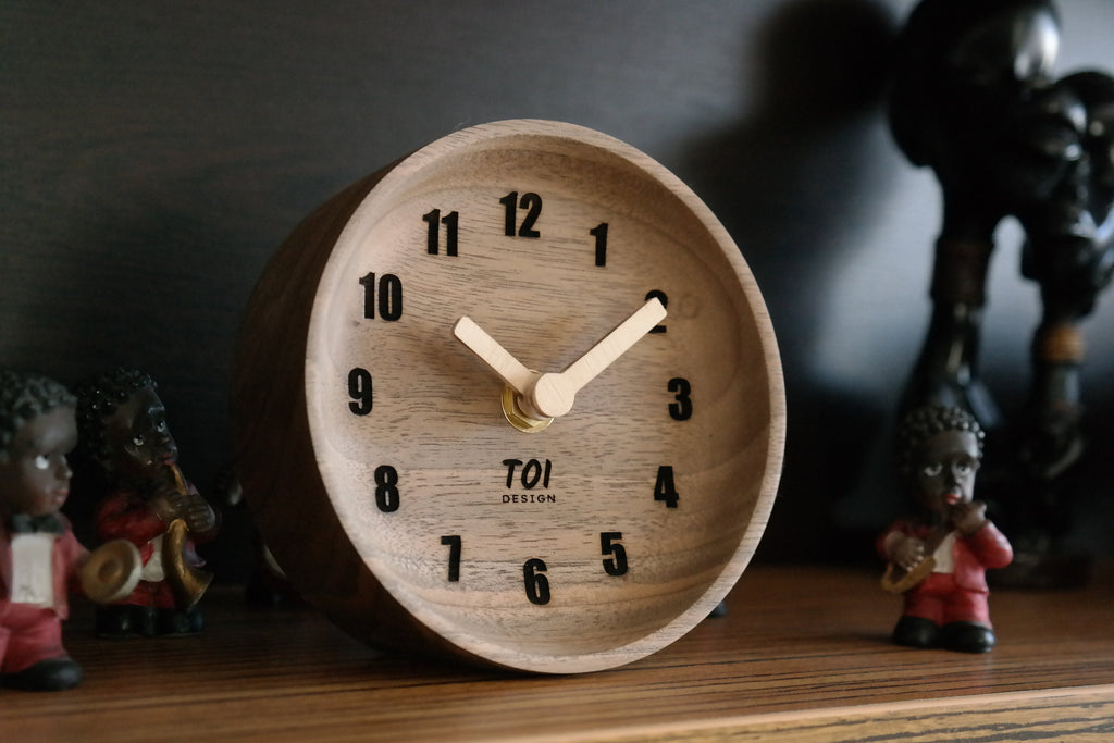 Masif Ceviz Masa Saati | El Yapımı Huş İbreli & Sessiz Mekanizma | 12cm