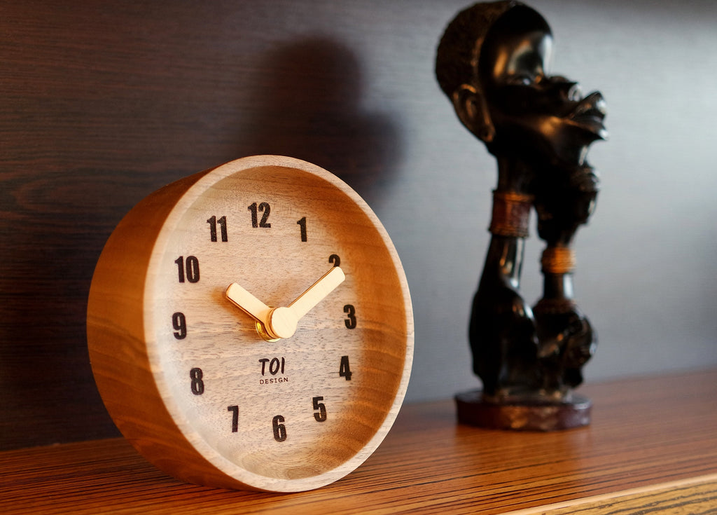 Masif Ceviz Masa Saati | El Yapımı Huş İbreli & Sessiz Mekanizma | 12cm