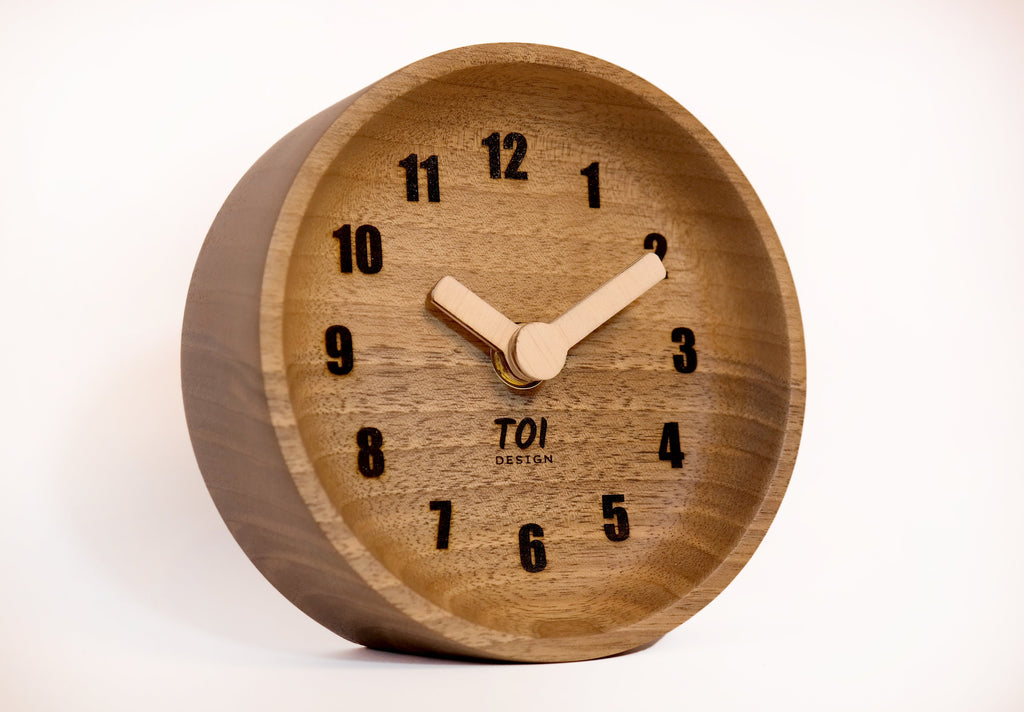 Masif Ceviz Masa Saati | El Yapımı Huş İbreli & Sessiz Mekanizma | 12cm