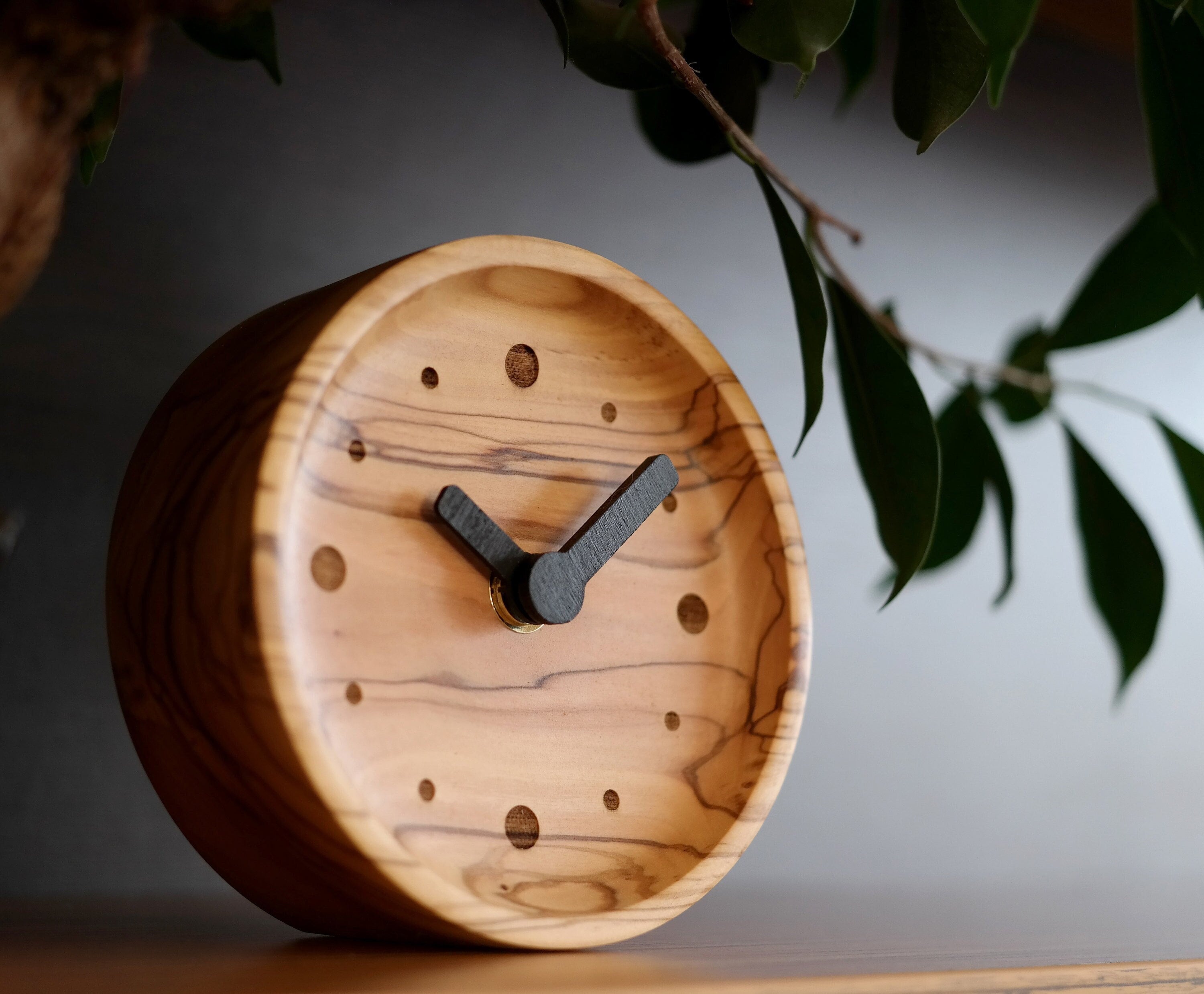 oğal Zeytin Ağacı Masa Saati - El Yapımı & Sessiz Mekanizma - Minimalist Ahşap Dekor