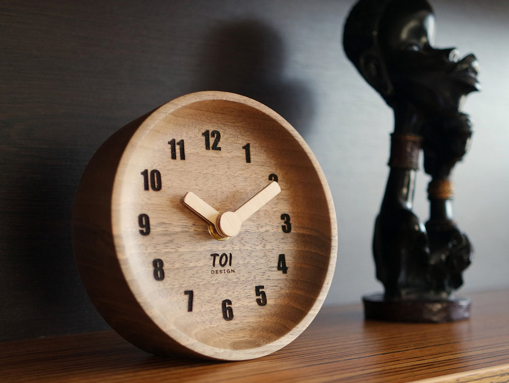 Masif Ceviz Masa Saati | El Yapımı Huş İbreli & Sessiz Mekanizma | 12cm