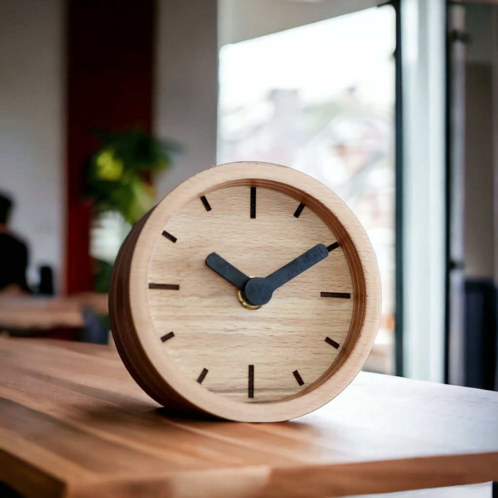 İskandinav Tarzı Kayın Kontrplak Masa Saati | Minimalist & Sessiz Mekanizma