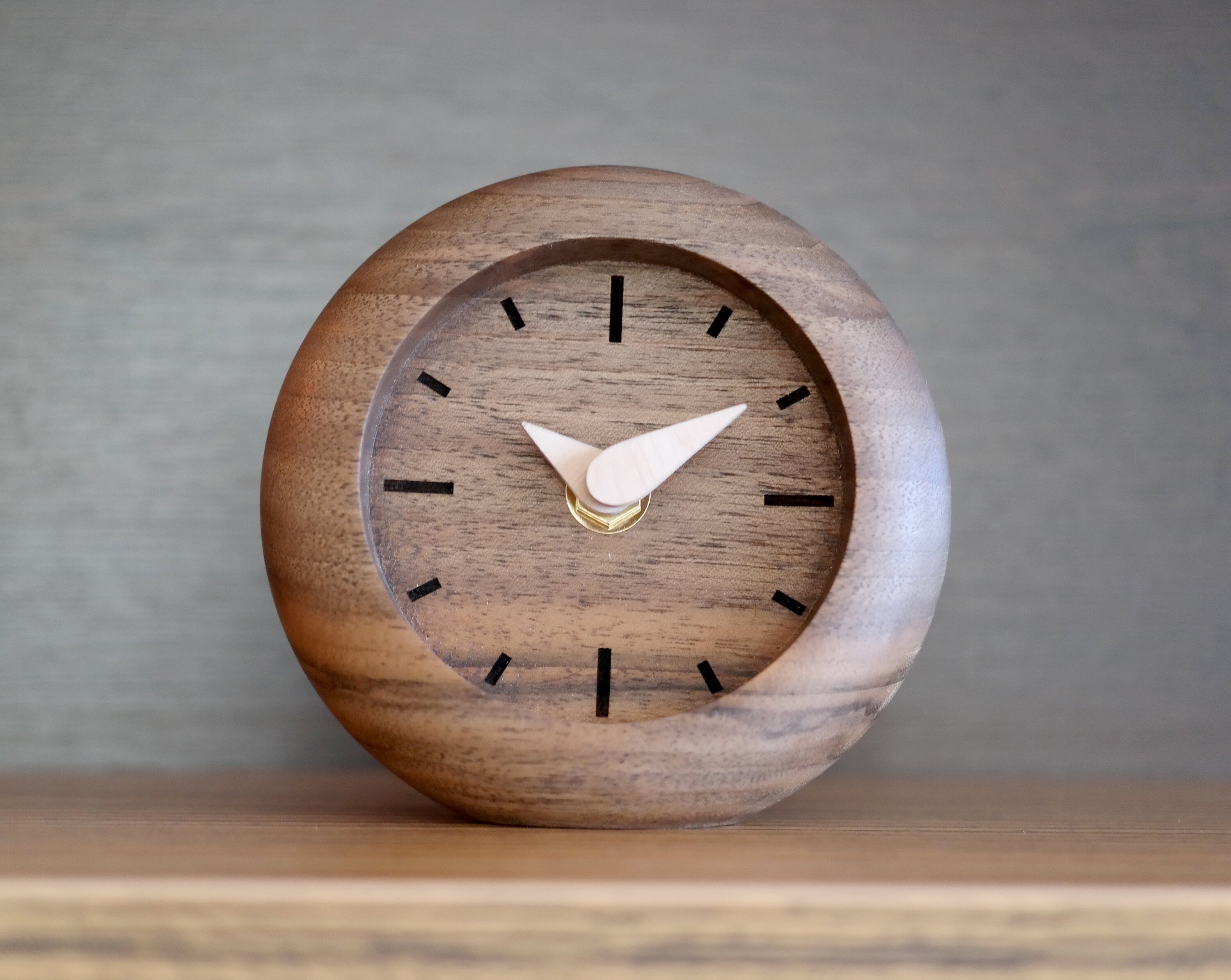 Decorative desk clock