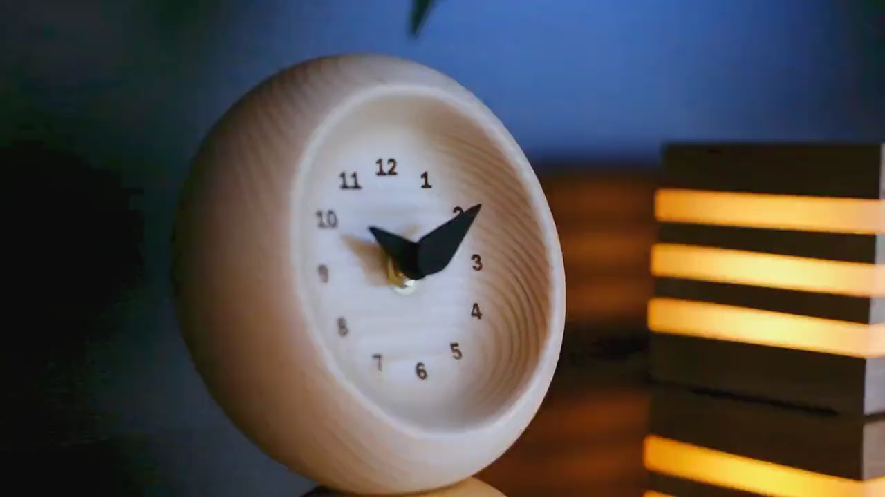 Handcrafted Spruce Wood Silent Desk Clock - Natural Wood Grain | Unique Design | 12 cm Diameter